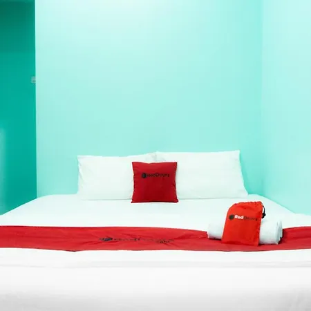 RedDoorz Near Gajah Mada Street Semarang-3